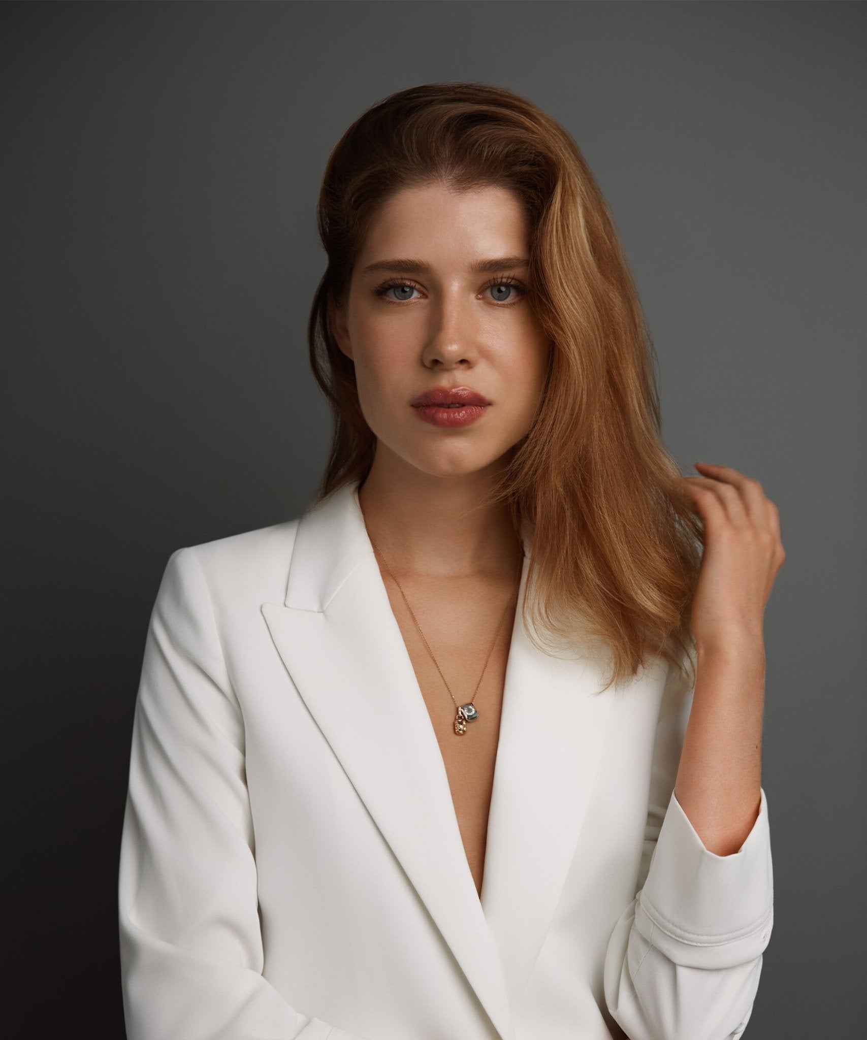 AMULETHA symbolic luxury jewelry gifting - Horseshoe Amulet - sterling silver with diamonds - model