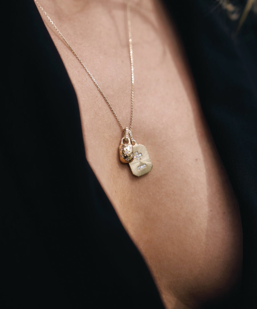 amuletha_jewelry_symbol_men_and_women_amulets_photoshoot_model-11